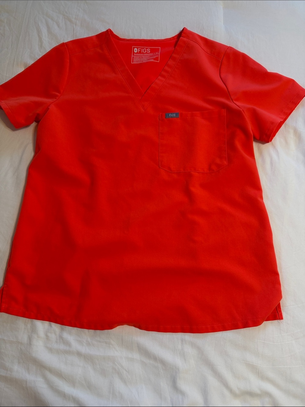 Figs medium Technical Collection Short-Sleeve V-Neck Top in orange